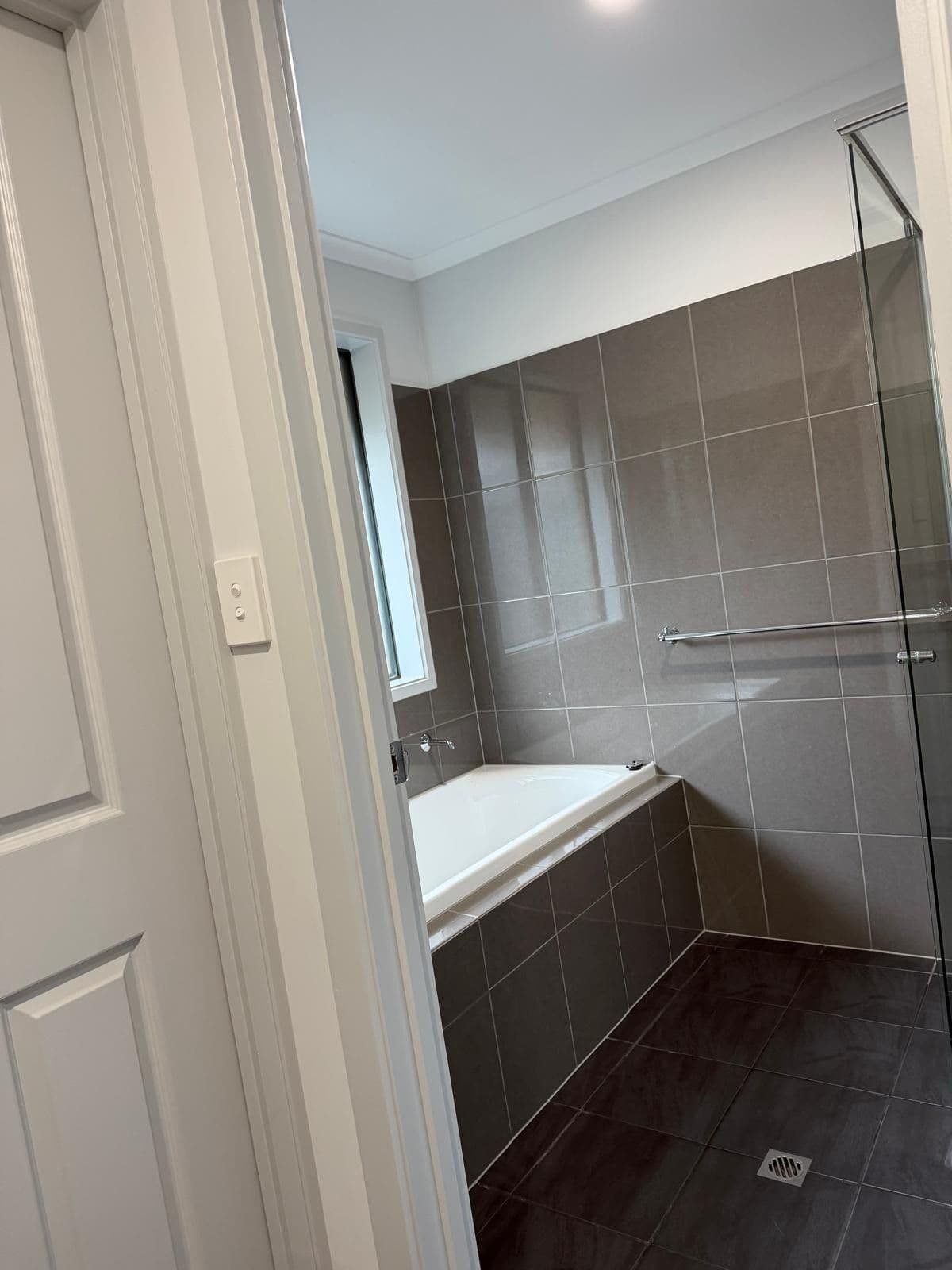 Clean bathroom with bathtub and shower - end of lease clean Adelaide